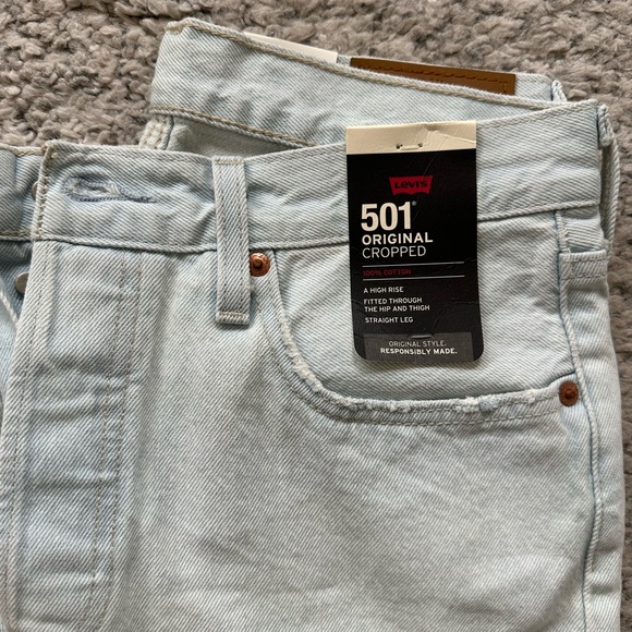 NWT Women Levi’s 501 original cropped high rise straight, light wash, size 28x26 - Picture 1 of 10